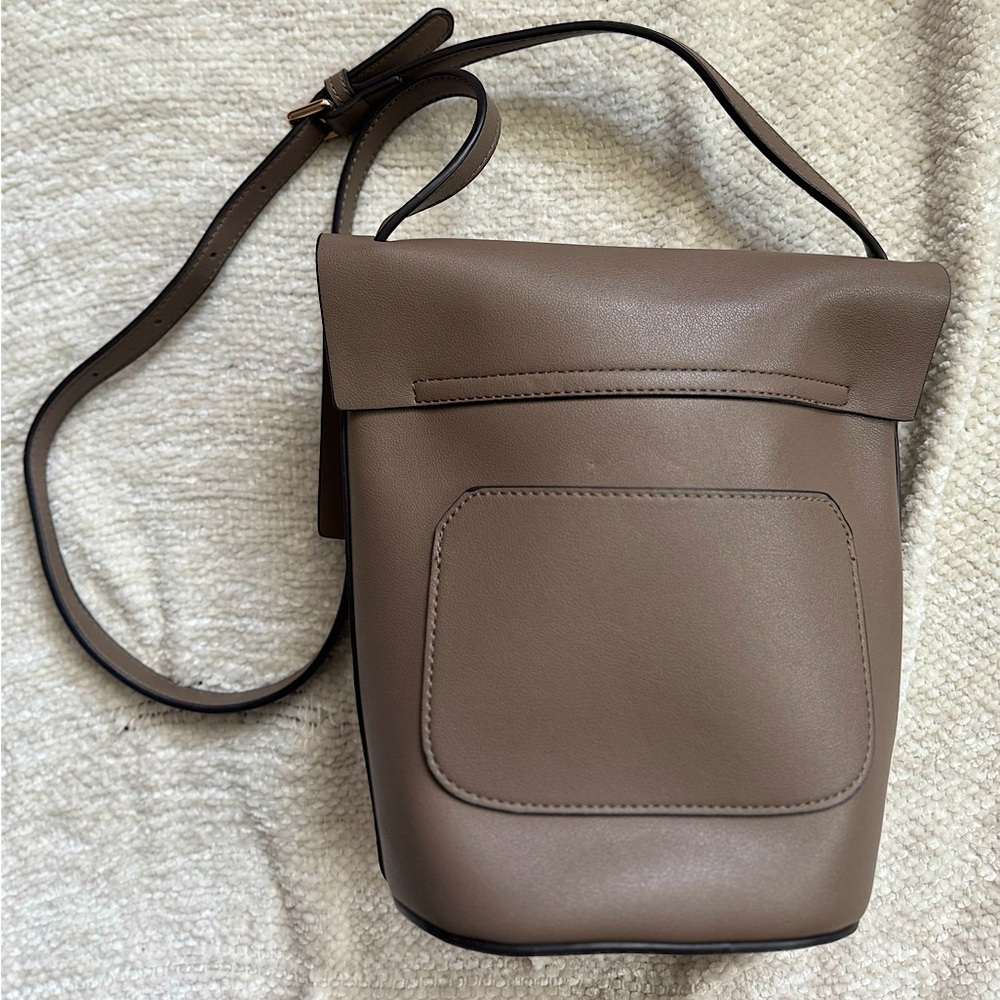 vegan leather crossbody. - Picture 2 of 9